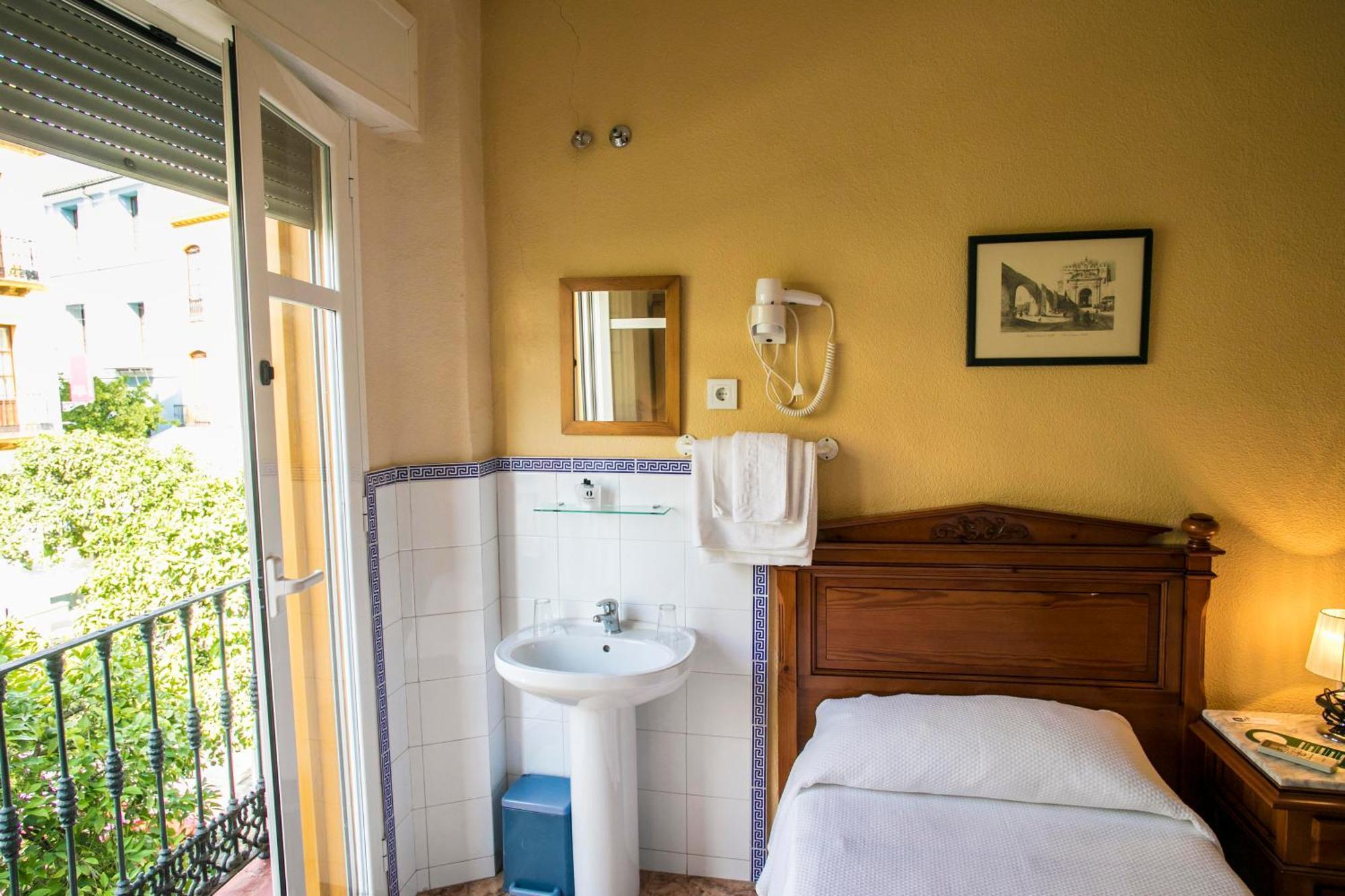 Pension Dulces Suenos Sevilla Bagian luar foto