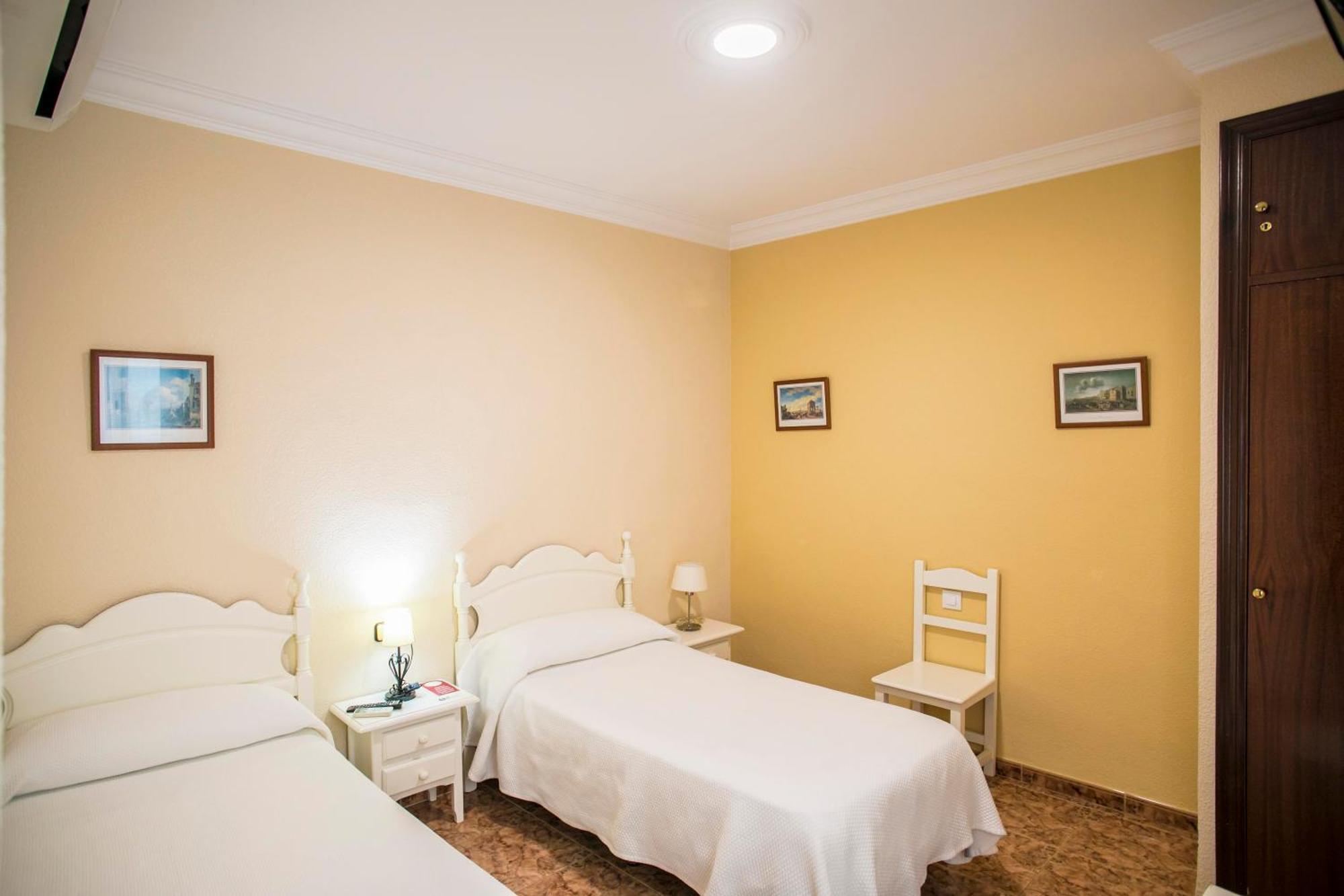 Pension Dulces Suenos Sevilla Bagian luar foto
