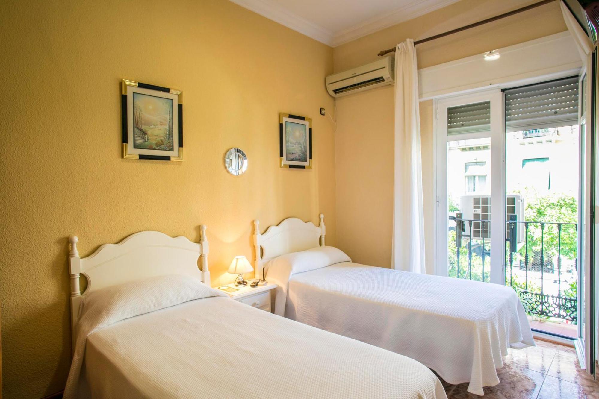 Pension Dulces Suenos Sevilla Bagian luar foto