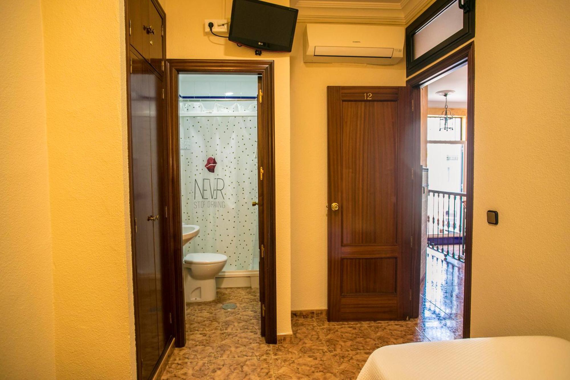 Pension Dulces Suenos Sevilla Bagian luar foto
