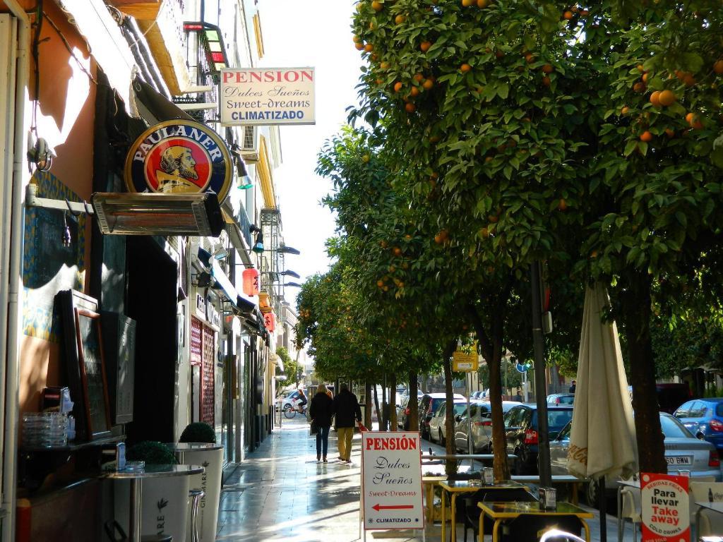 Pension Dulces Suenos Sevilla Bagian luar foto